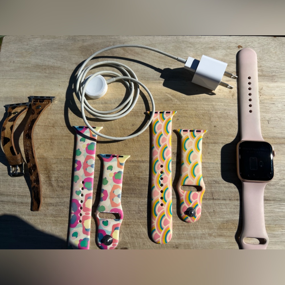 Great used condition. Apple Watch Series 4   44mm pink with charger